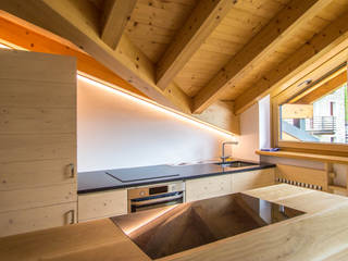 Nuovo Impianto di illuminazione domestico a LED per casa in montagna, Monico Impianti Monico Impianti Built-in kitchens لکڑی Wood effect