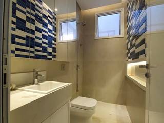 Banheiro Meninos, ISADORA MARTEL interiores ISADORA MARTEL interiores Phòng tắm phong cách tối giản gốm sứ Blue