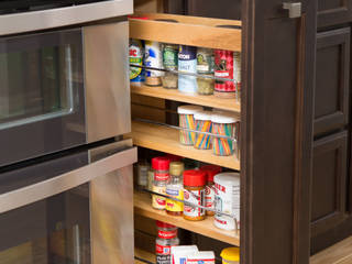 NEW KITCHEN FOR A RETIRED DIRECTOR, LaPorta Studio LaPorta Studio Built-in kitchens Wood Wood effect