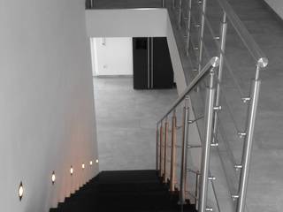 Kenngott-Treppe in schwarzem Granit mit Edelstahlgeländer, Treppenbau Biehler Treppenbau Biehler Schody