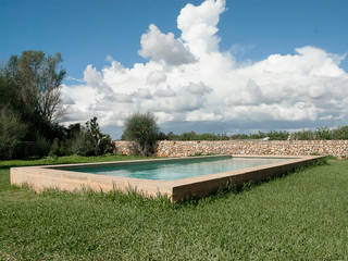 Piscina en Felanitx, Ernest Bordoy Ernest Bordoy Piscinas de jardim