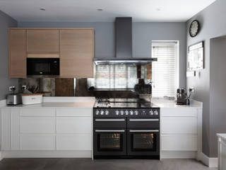 Contemporary eclectic family home in Epsom, Fusion Interior Design Fusion Interior Design Cuisine originale Bois massif Multicolore