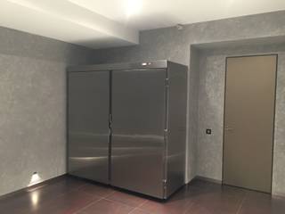 Холодильник из нержавеющей стали с выносным холодильным блоком. Вместимость 10 шуб. , Beauty&Cold Beauty&Cold Industrial style dressing room