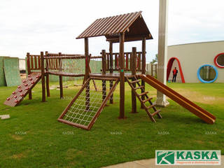 Playground em Madeira Ecológica para Escola, Kaska Playgrounds Kaska Playgrounds Commercial spaces لکڑی Wood effect