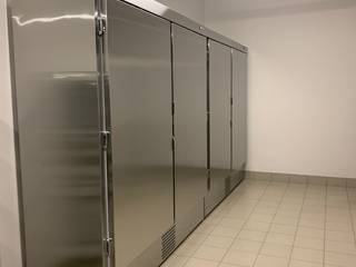 2 больших холодильника для шуб в Сколково. Вместимость 24 шубы., Beauty&Cold Beauty&Cold Minimalist style dressing rooms