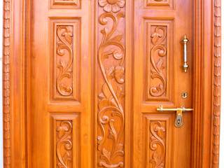 A Home themed with all Shades of Wood, Ajith interiors Ajith interiors Puertas estilo clásico Madera Acabado en madera