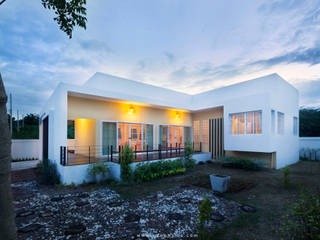 MODERN MINIMAL HOUSE, Q-Con Home Q-Con Home Casas pequeñas