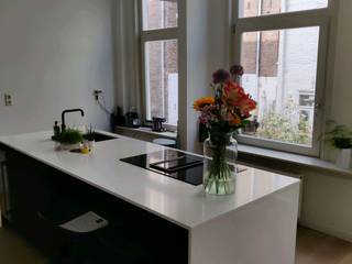Greeploze keuken in zwart/wit kleurencombinatie, STOX Vloeren & Keukens STOX Vloeren & Keukens Modern Kitchen