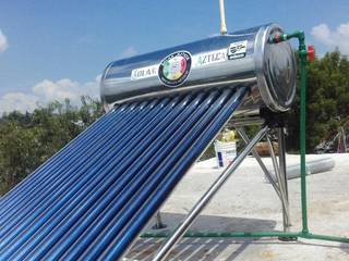 Calentador Solar Azteca 12 tubos, Solar Azteca Solar Azteca Casas de estilo industrial Hierro/Acero Gris