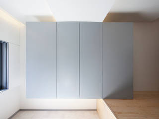 Casa JoLa, IN-PROOV IN-PROOV Ingresso, Corridoio & Scale in stile minimalista