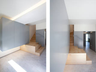 Casa JoLa, IN-PROOV IN-PROOV Minimalist corridor, hallway & stairs