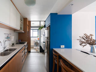 Apartamento do Renato e da Bianca, COTA760 COTA760 Kitchen units Wood Blue