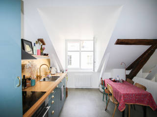 Combles Paris 12ème, Collectif Parenthèse Collectif Parenthèse Built-in kitchens Wood Wood effect