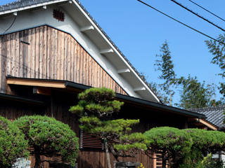 焼杉の家 ～野津のリノベーション～, 山道勉建築 山道勉建築 บ้านไม้ ไม้ Wood effect