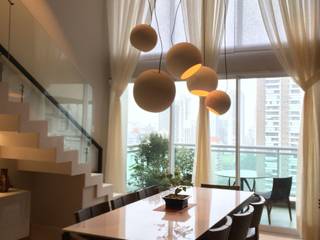Apartament S&EL, Elaine Hormann Architecture Elaine Hormann Architecture Modern dining room Aluminium/Zinc Beige