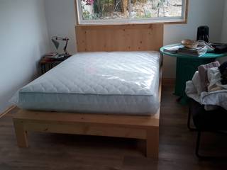 Cama Nordica , Taller Carpintería Massive Taller Carpintería Massive Skandynawska sypialnia Lite drewno Wielokolorowy