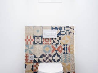 Reforma integral en calle Juan de Garay de Barcelona, Grupo Inventia Grupo Inventia Modern Bathroom Tiles Multicolored
