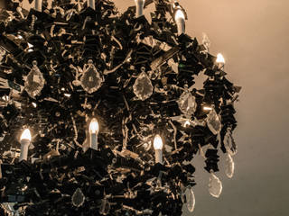 Lustre Black baroque cristal noir château d'Hénonville, Isa Moss Isa Moss Espaços comerciais