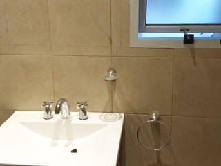Refacción de baño en casa de familia, REZ Arquitectura | Diseño | Construcción REZ Arquitectura | Diseño | Construcción Modern bathroom Ceramic