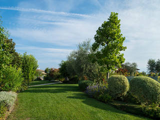 Giardino realizzato da Lizzeri in provincia di Brescia., Lizzeri S.n.c. Lizzeri S.n.c. Giardino anteriore