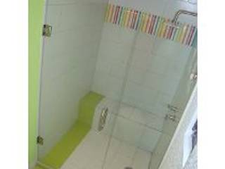 Cancel de baño abatible., Canceles r glass Canceles r glass Espacios comerciales Vidrio