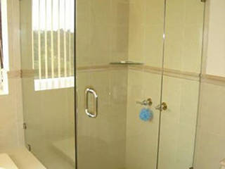 Cancel a 90° de cristal templado con una puerta abatible., Canceles r glass Canceles r glass Espacios comerciales Vidrio