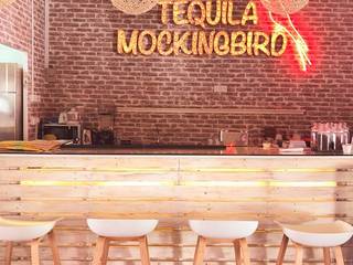 Tequila Mockingbird, a-designstudio a-designstudio Moderne balkons, veranda's en terrassen