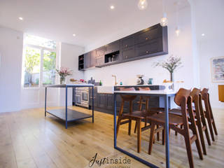 Une maison haute en couleurs, justinside justinside Built-in kitchens سنگ مرمر