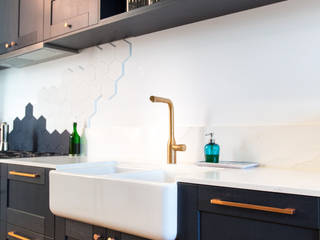 Une maison haute en couleurs, justinside justinside Built-in kitchens Marble