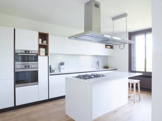 MILANOTRE, GruppoTre Architetti GruppoTre Architetti Modern kitchen
