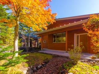 山麓カエデの家, アトリエ・カムイ アトリエ・カムイ Casas de estilo moderno