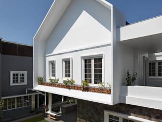 HC House, CV Berkat Estetika CV Berkat Estetika Nhà gia đình Bê tông cốt thép White