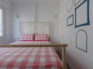 THINK PINK, GruppoTre Architetti GruppoTre Architetti Modern style bedroom