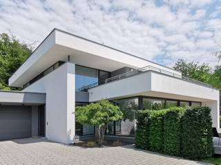 Moderne Villa mit Flachdach in Bad Soden, Avantecture GmbH Avantecture GmbH Villas