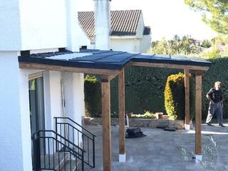 Pérgola con teja plástica negra, Roofeco System SL Roofeco System SL Cobertizos Plástico