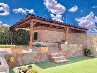 Pérgola con tejado negro, Roofeco System SL Roofeco System SL Balcones y terrazas modernos Plástico