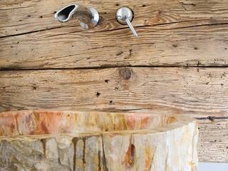 Waschtisch mit Altholzbalken, Hammer & Margrander Interior GmbH Hammer & Margrander Interior GmbH Rustic style bathroom