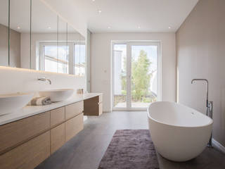 Waschtisch in Mineralwerkstoff und Eiche, Hammer & Margrander Interior GmbH Hammer & Margrander Interior GmbH Modern bathroom