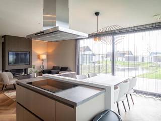 zwembadvilla op Texel, hans moor architects hans moor architects Kitchen