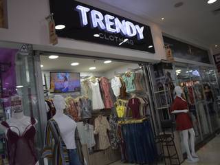 Local comercial para Trendy clothing., Nuvú -Space designers Nuvú -Space designers Коммерческие помещения
