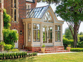 Large bespoke orangery with bronze windows and a tall decorative gable end, Vale Garden Houses Vale Garden Houses بيت زجاجي خشب Wood effect