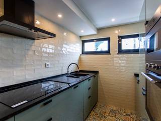 SMALL DUPLEX LISBON, Conceitos Itinerantes, Lda Conceitos Itinerantes, Lda مطبخ