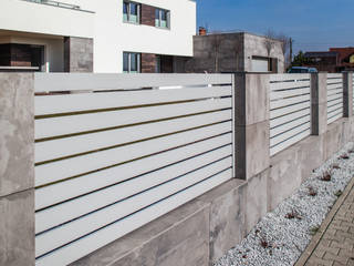 Perfect Match. Nowoczesne ogrodzenie aluminiowe Xcel, XCEL Fence XCEL Fence Front garden