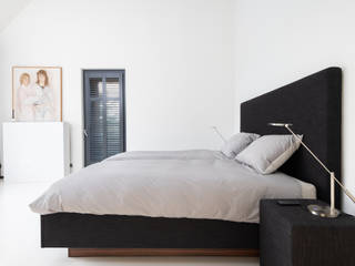 Design bed Roma, De Suite De Suite インダストリアルスタイルの 寝室 テキスタイル アンバー/ゴールド