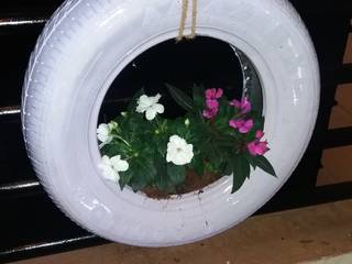 DIY Hanging Tyre Planter, DS DESIGN STUDIO DS DESIGN STUDIO Hiên, sân thượng phong cách nhiệt đới