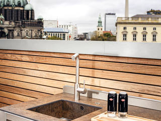 Clooney Rooftop Kitchen-Berlin, KES OUTDOOR LIVING (PTY)LTD KES OUTDOOR LIVING (PTY)LTD Dapur Gaya Mediteran