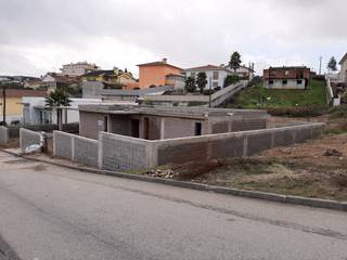 Moradia Unifamiliar térrea de tipologia T3 em Sta Maria Feira, rem-studio rem-studio Single family home Concrete White