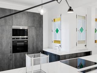 Reformas de viviendas de alto standing, Assista Design Assista Design Built-in kitchens Aluminium/Zinc