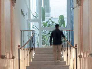 11 Apartamentos Ataulf 7, BCQ arquitectura barcelona, slp BCQ arquitectura barcelona, slp Modern Corridor, Hallway and Staircase