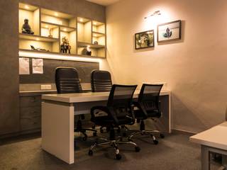 STUDIO ACHROME, Sahiba's Design Studio Sahiba's Design Studio Commercial spaces Plywood